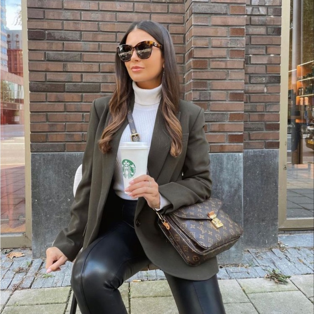 LV Pochette Métis - Picture 2 of 15